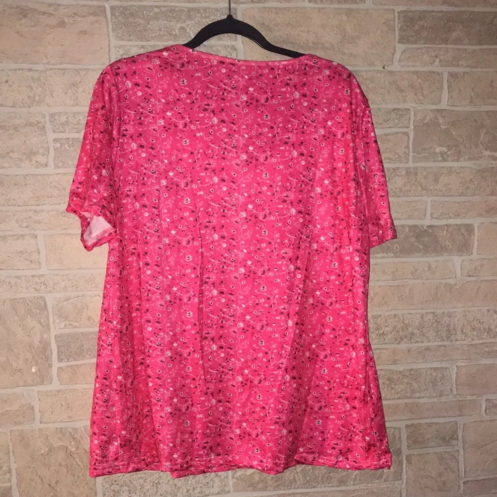 ✅ NWOT Short Sleeve Top with lace neckline